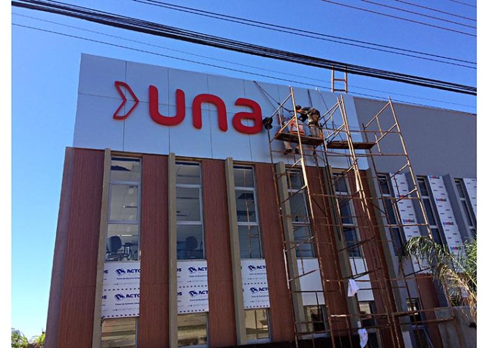 una (10)
