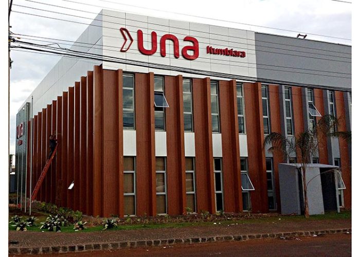 una (3)